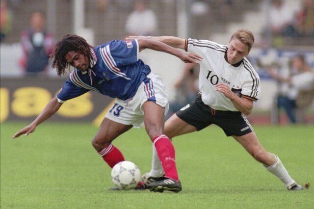 Ex-jogador de futebol da França Karembeu diz que dois parentes seus foram mortos na Nova Caledônia